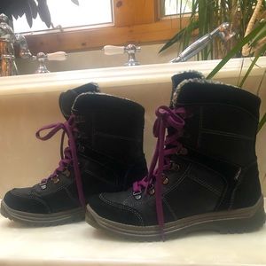 Santana Canada waterproof faux fur lined boots SIZE 6